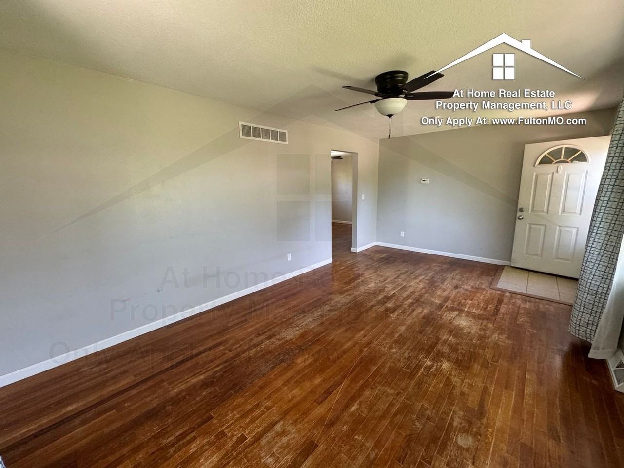 1304 Bradley Ln - Photo 4 of 29