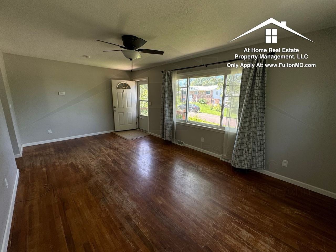 1304 Bradley Ln - Photo 5 of 29
