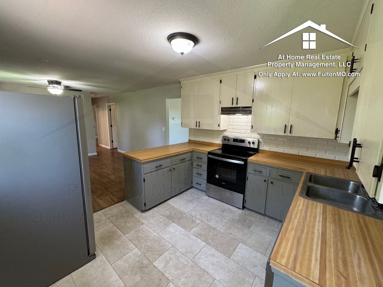 1304 Bradley Ln - Photo 6 of 29