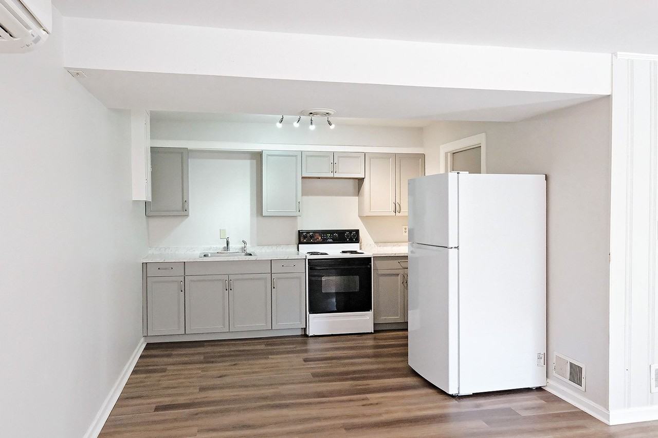 1640 Center Ave #B - Photo 3 of 10