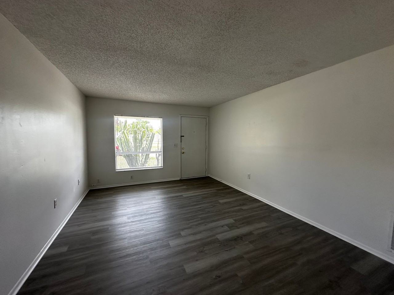 4616 N Goldenrod Rd - Photo 2 of 15