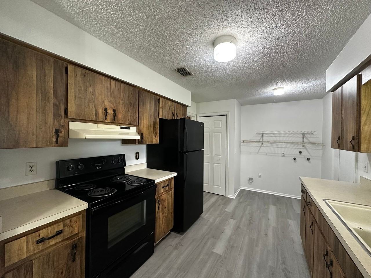 4616 N Goldenrod Rd - Photo 5 of 15