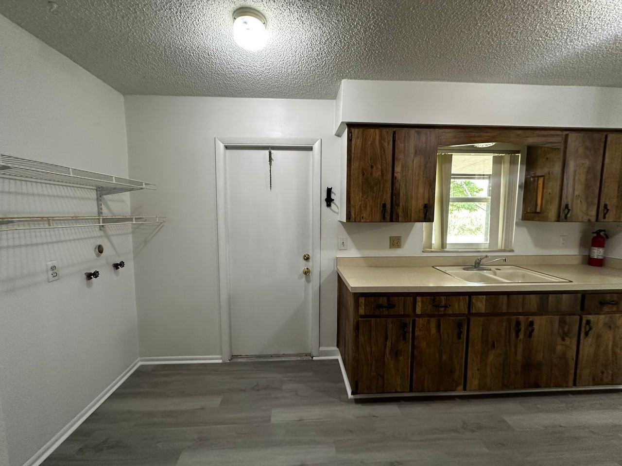 4616 N Goldenrod Rd - Photo 7 of 15