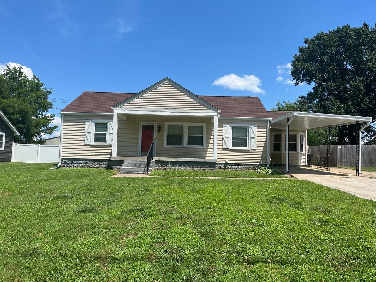 1106 Poplar Ave - Photo 2 of 23