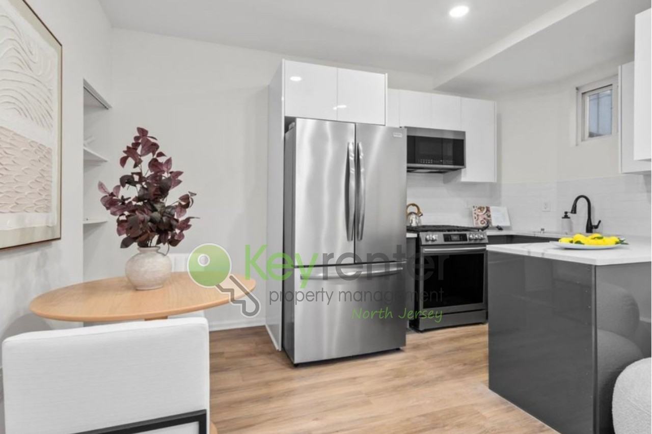 407 Park Ave - Photo 2 of 23