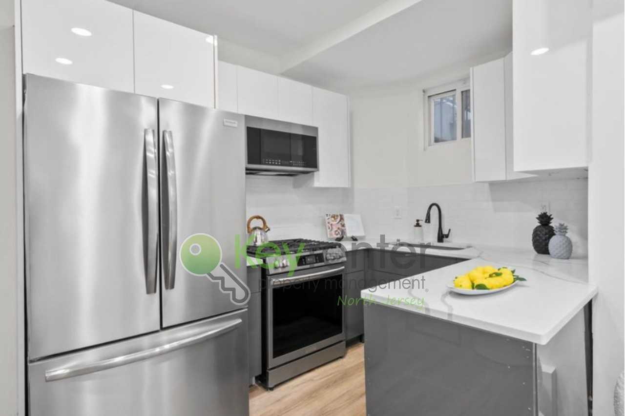 407 Park Ave - Photo 5 of 23