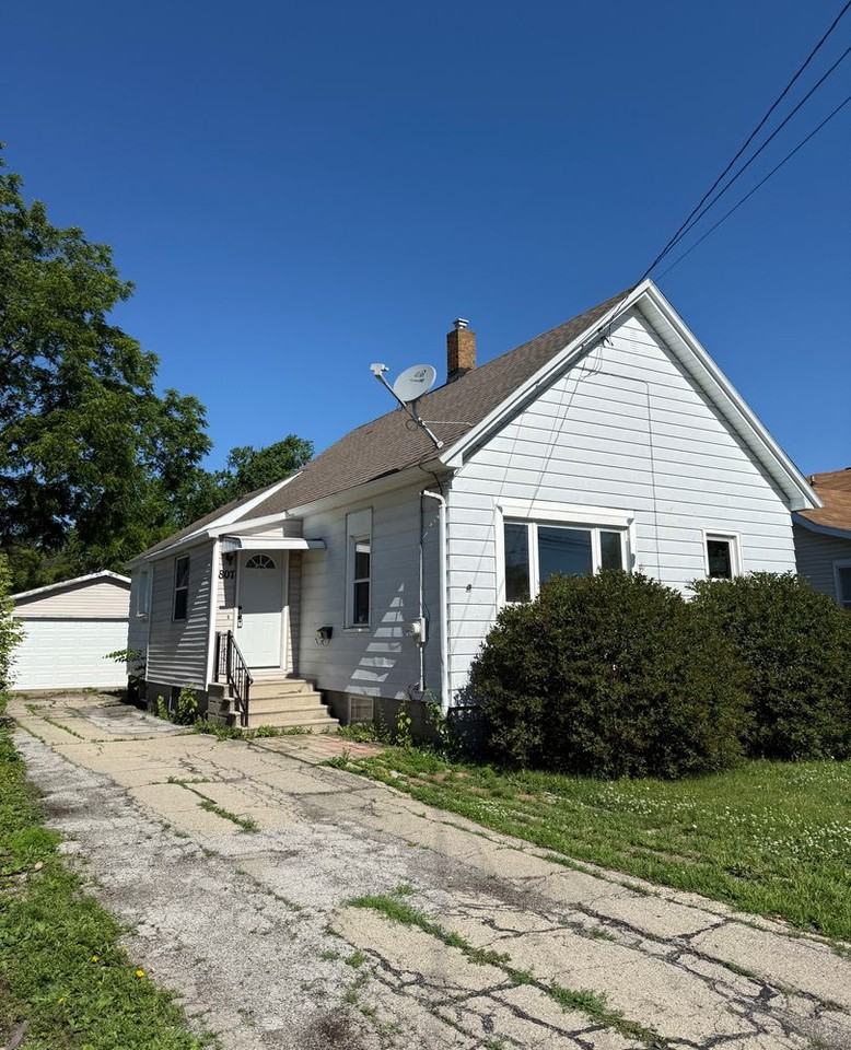 807 Knapp St
