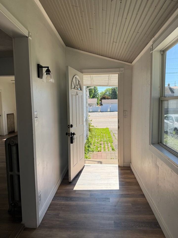 807 Knapp St - Photo 3 of 14