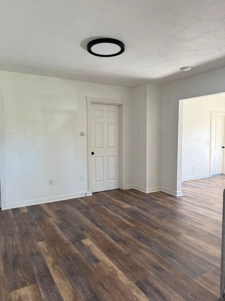 807 Knapp St - Photo 4 of 14