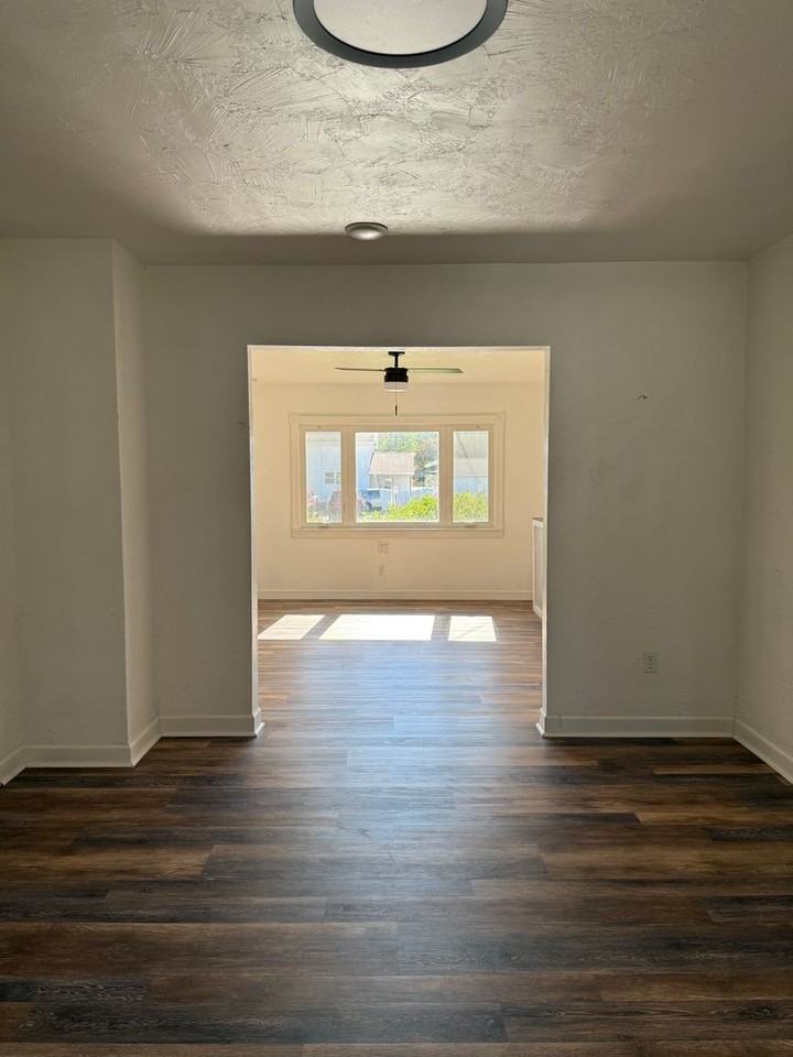 807 Knapp St - Photo 5 of 14