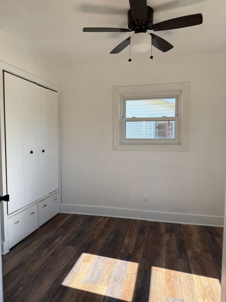 807 Knapp St - Photo 7 of 14