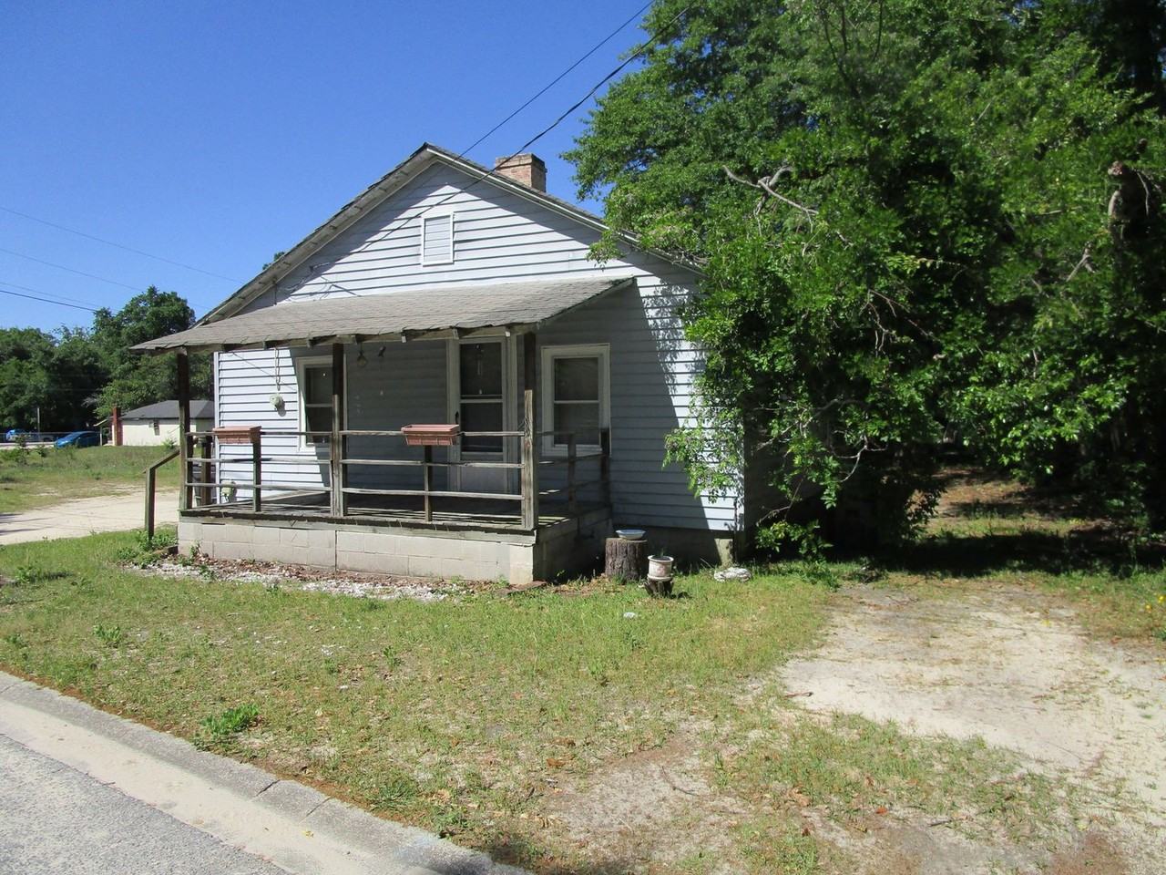206 Derrick St - Photo 2 of 2