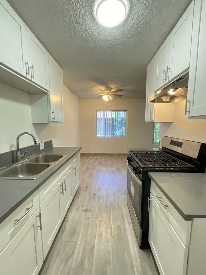 126 E Wilken Way - Photo 2 of 16