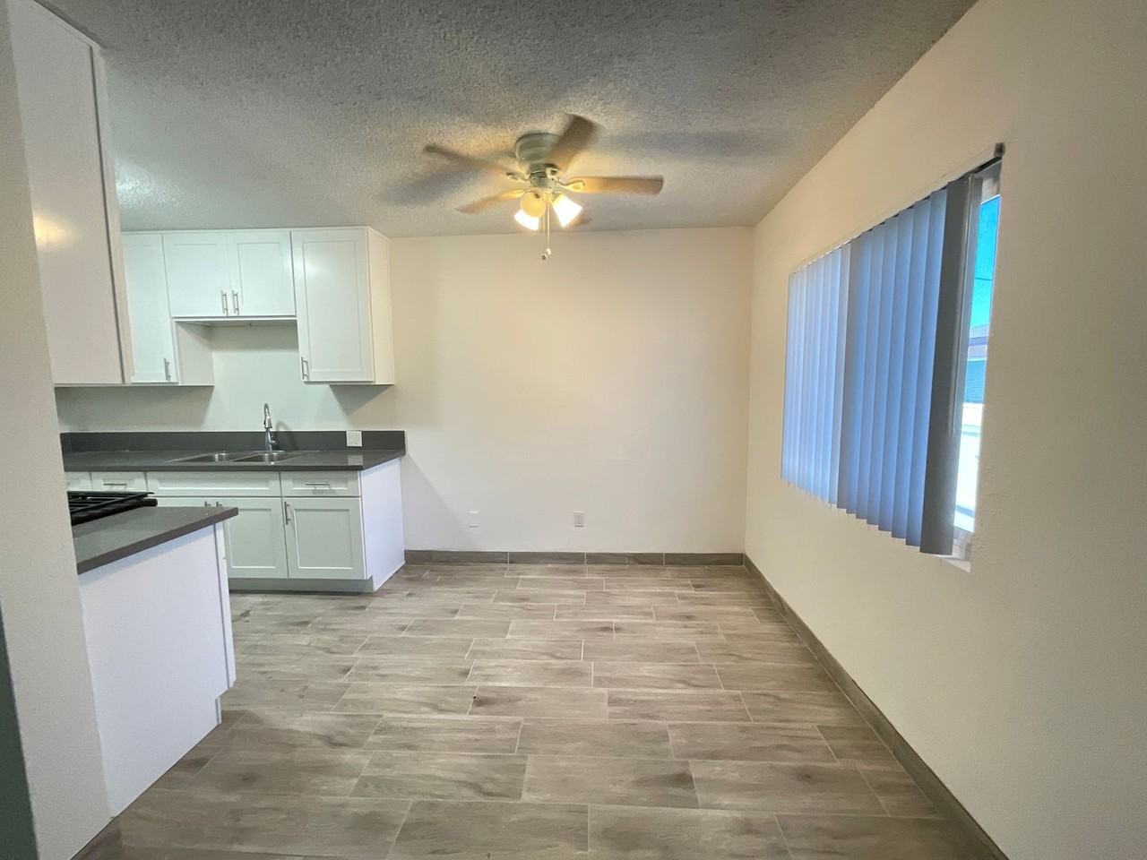 126 E Wilken Way - Photo 4 of 16