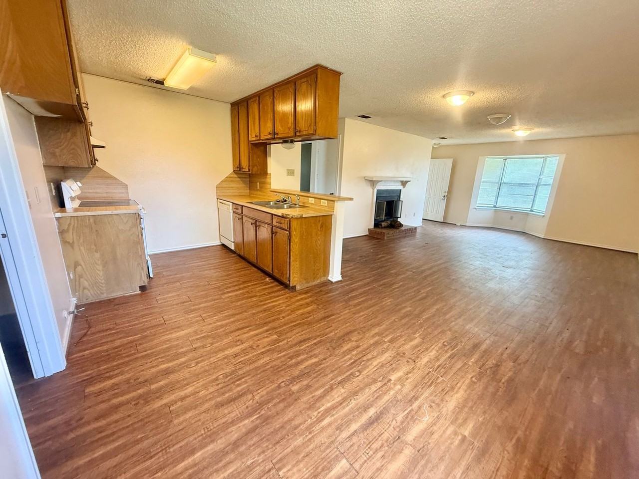 3243 Stoneridge Dr - Photo 5 of 17