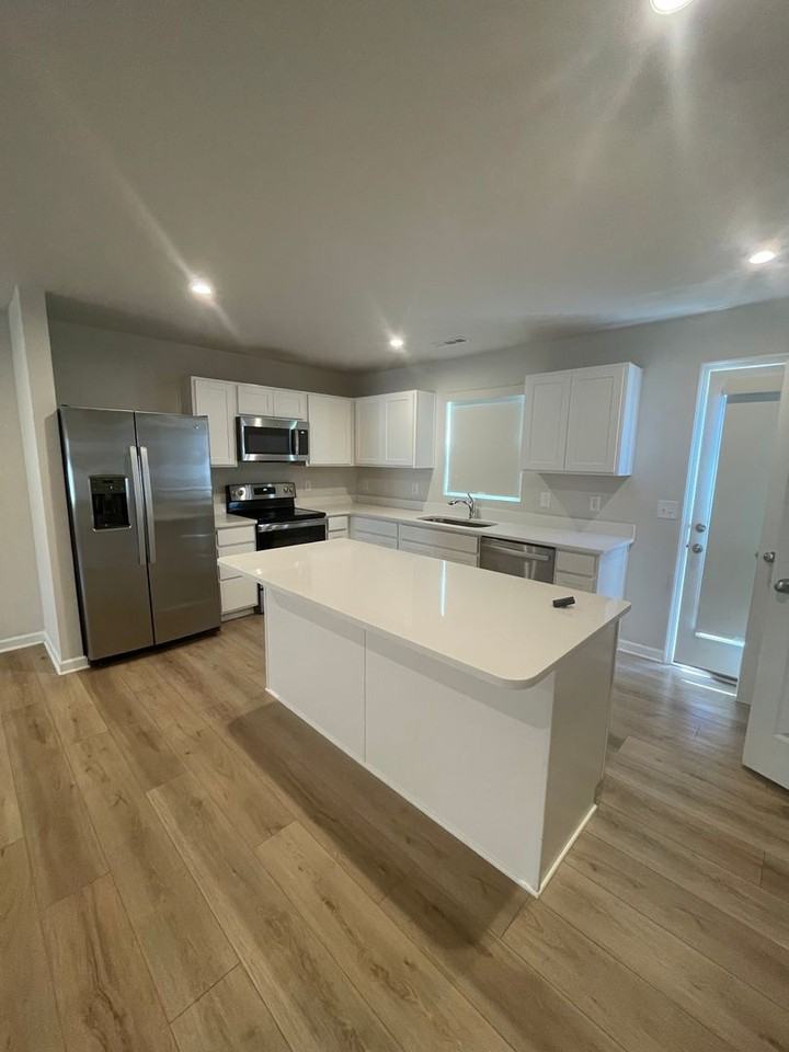 3361 Thorpe Rd - Photo 4 of 50