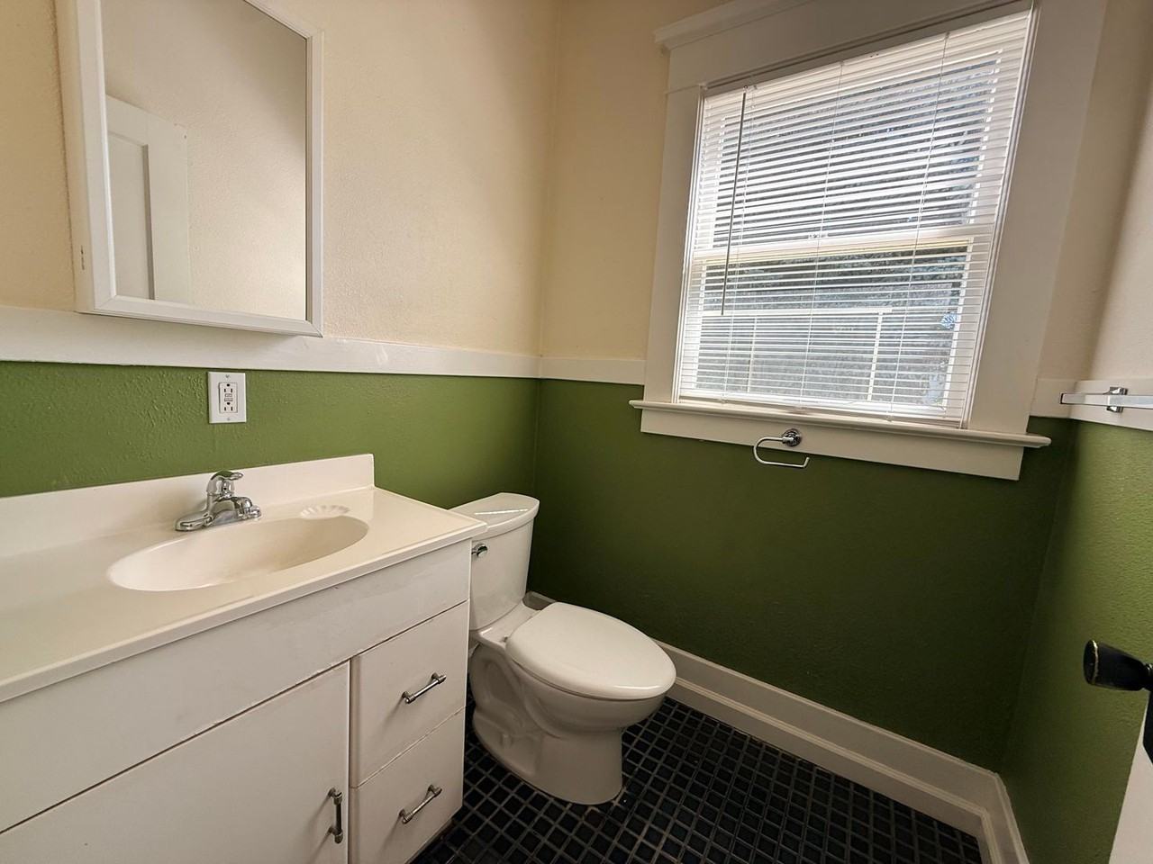 4412 N Maryland Ave - Photo 7 of 27
