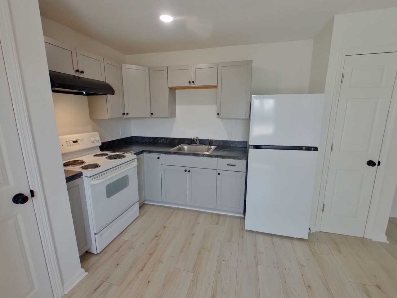 539 N Summitlawn St - Photo 3 of 15