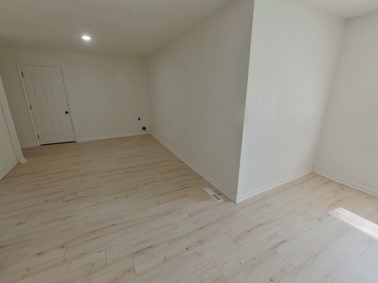 539 N Summitlawn St - Photo 4 of 15