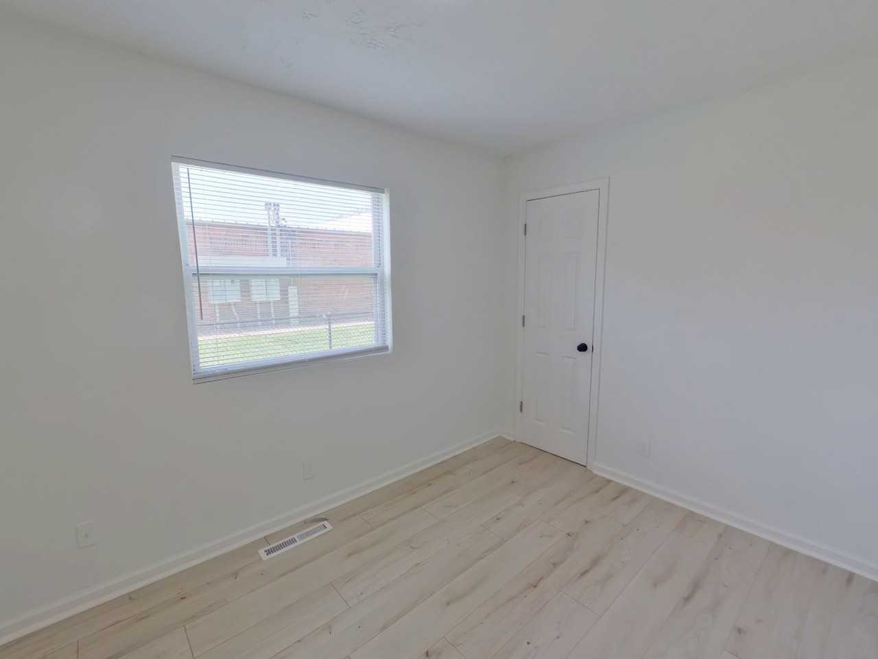 539 N Summitlawn St - Photo 7 of 15