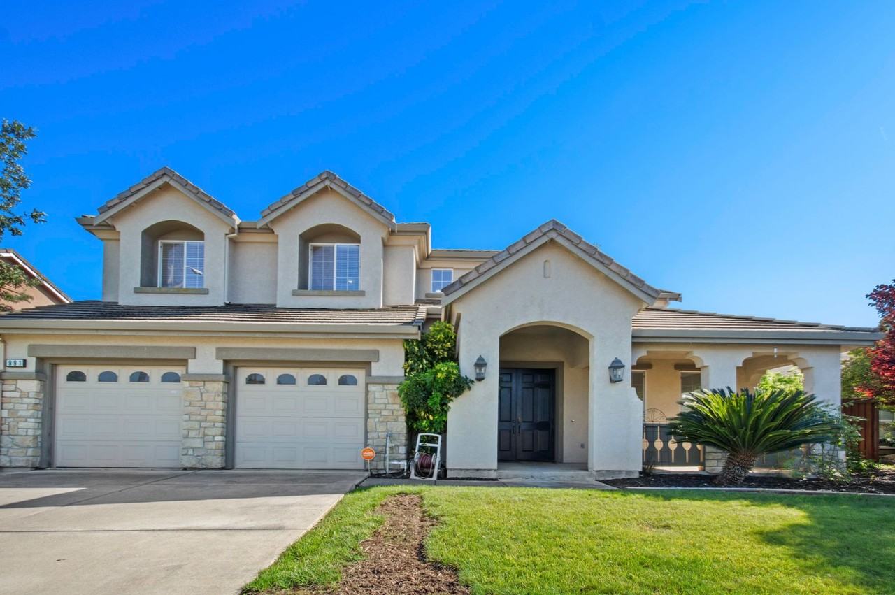 991 Zephyr Ln - Photo 2 of 50