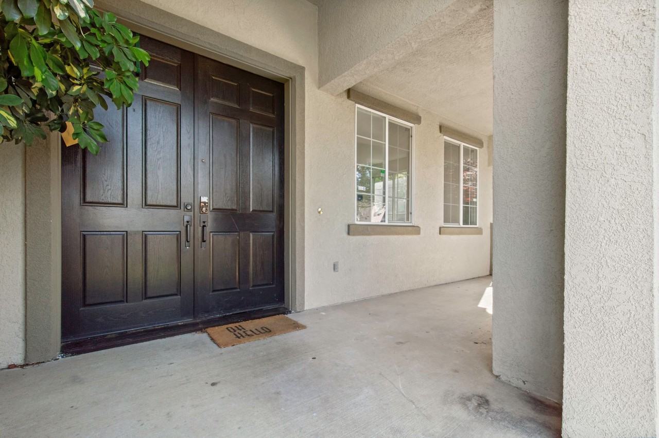 991 Zephyr Ln - Photo 4 of 50