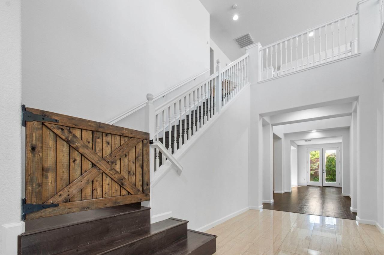991 Zephyr Ln - Photo 5 of 50