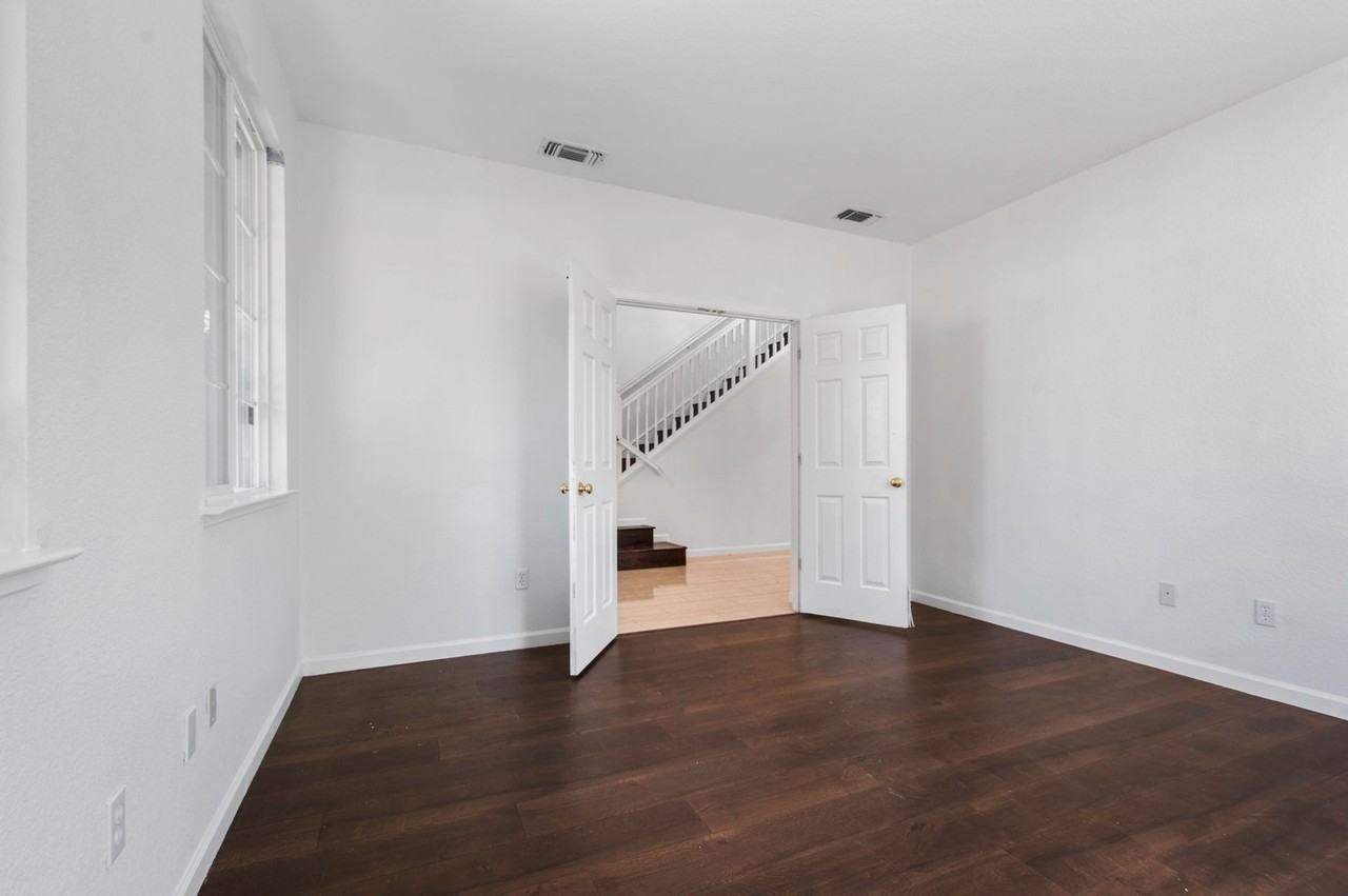 991 Zephyr Ln - Photo 7 of 50