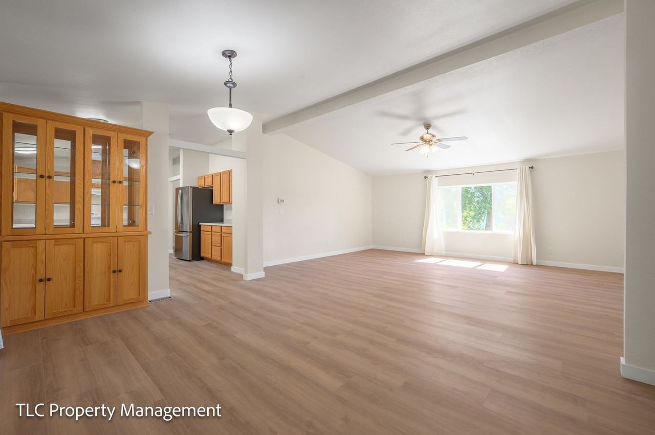 76848 London Rd - Photo 4 of 32