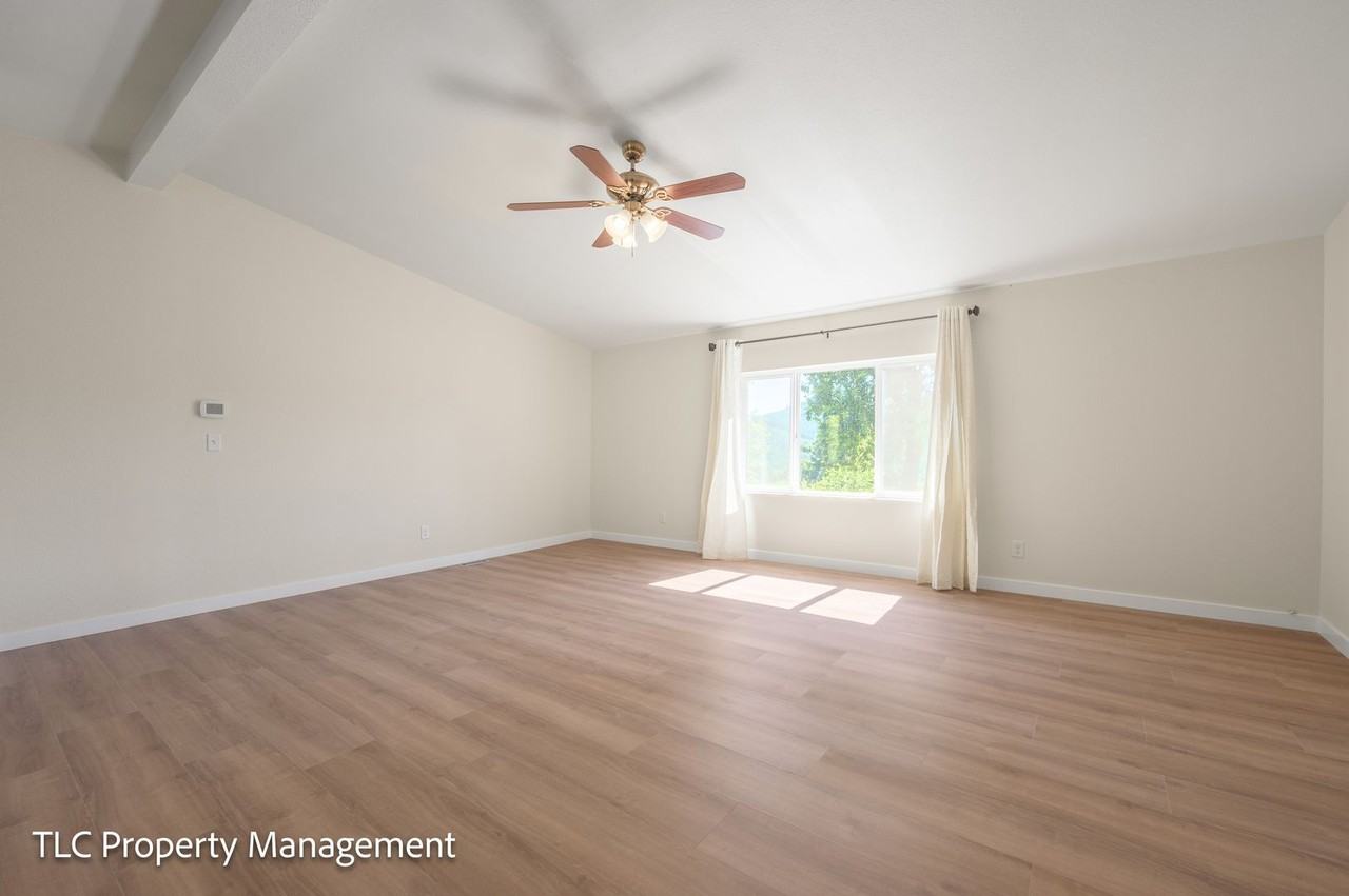 76848 London Rd - Photo 5 of 32