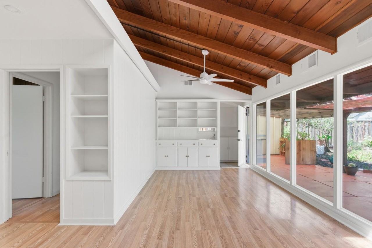 1098 Blackfield Way - Photo 5 of 20