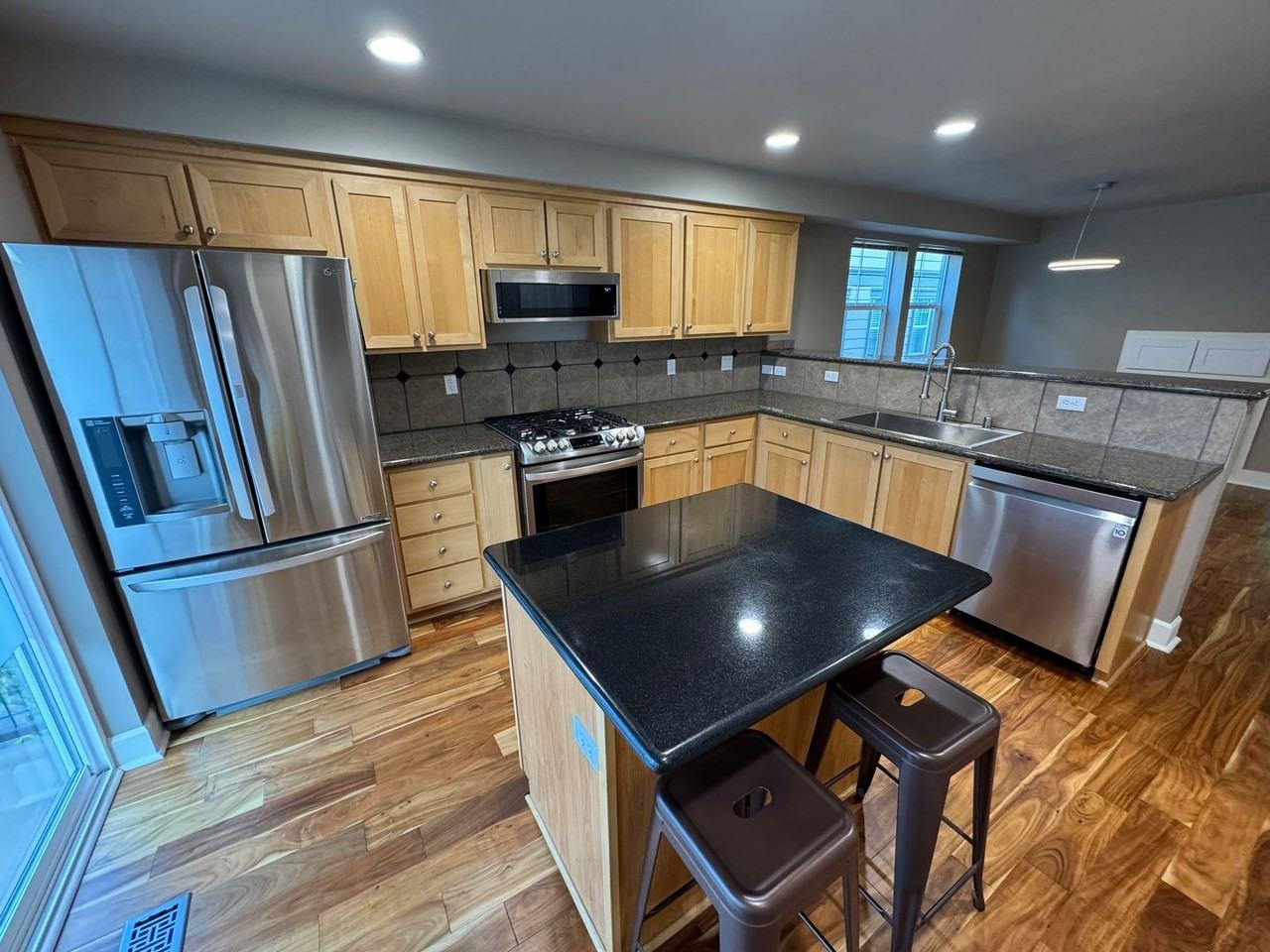 2632 Sw Myrtle St - Photo 3 of 34