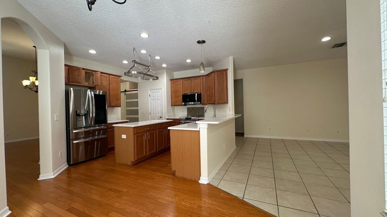 1653 Cherry Ridge Dr - Photo 4 of 50