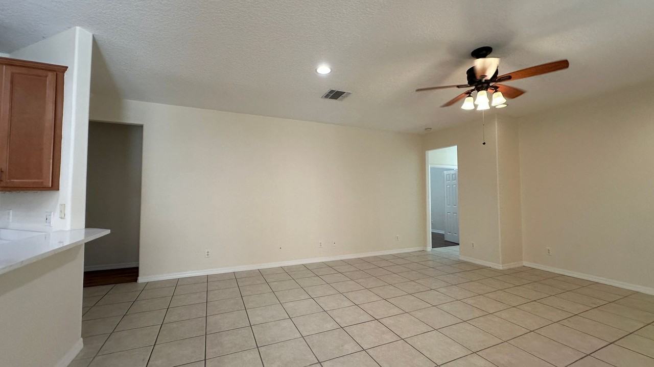 1653 Cherry Ridge Dr - Photo 6 of 50