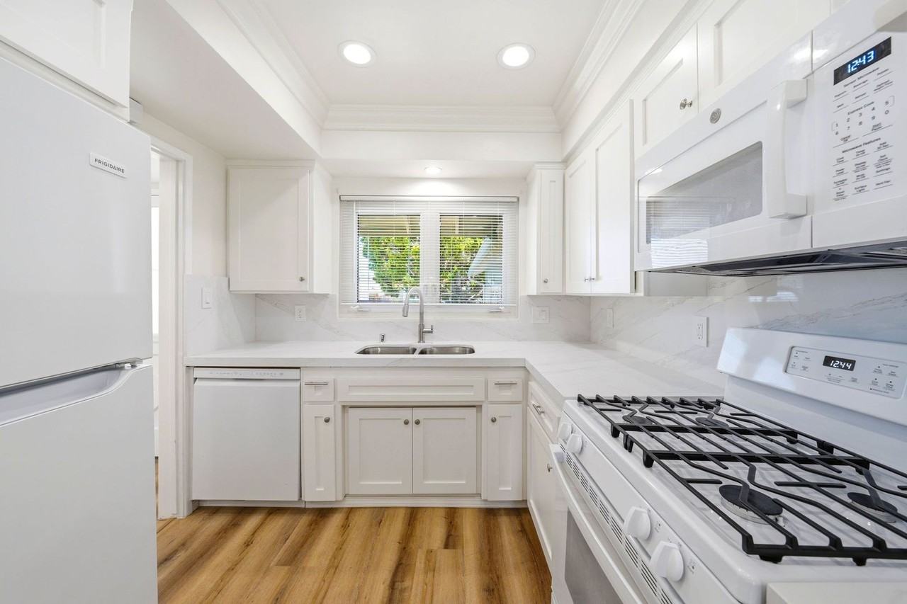 2187 Raleigh Ave - Photo 3 of 19