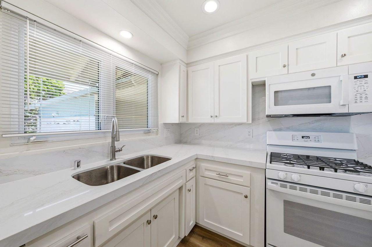 2187 Raleigh Ave - Photo 4 of 19