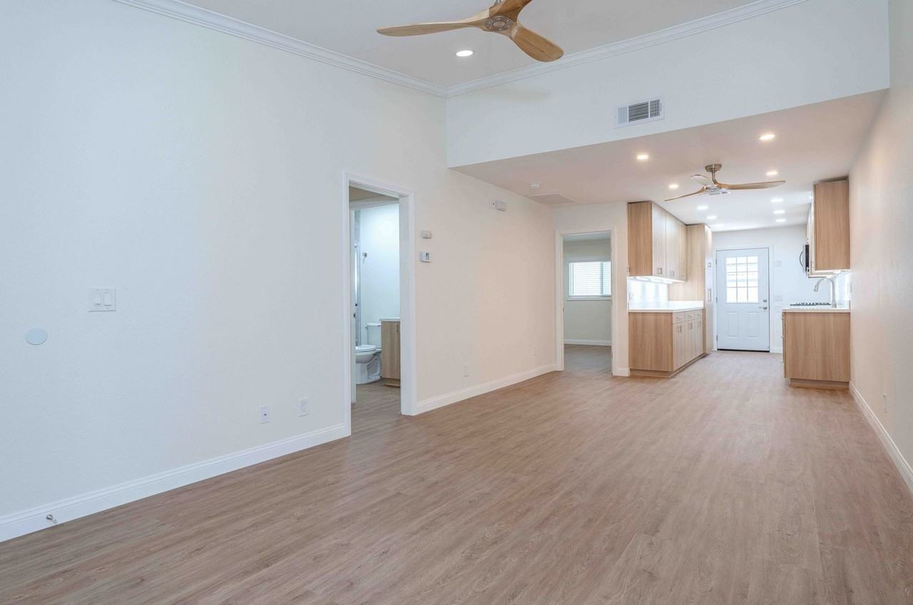 10419 Hayford St - Photo 4 of 29