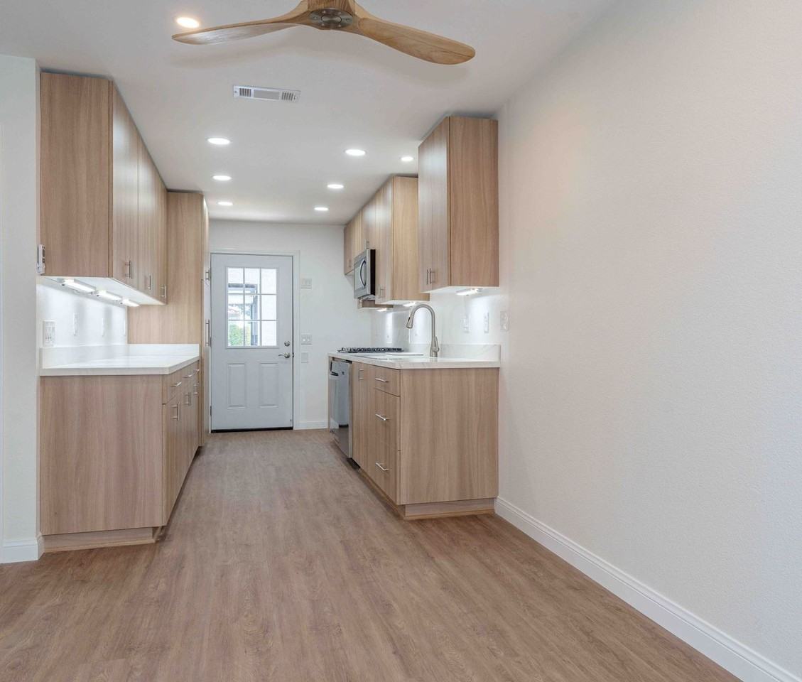 10419 Hayford St - Photo 5 of 29