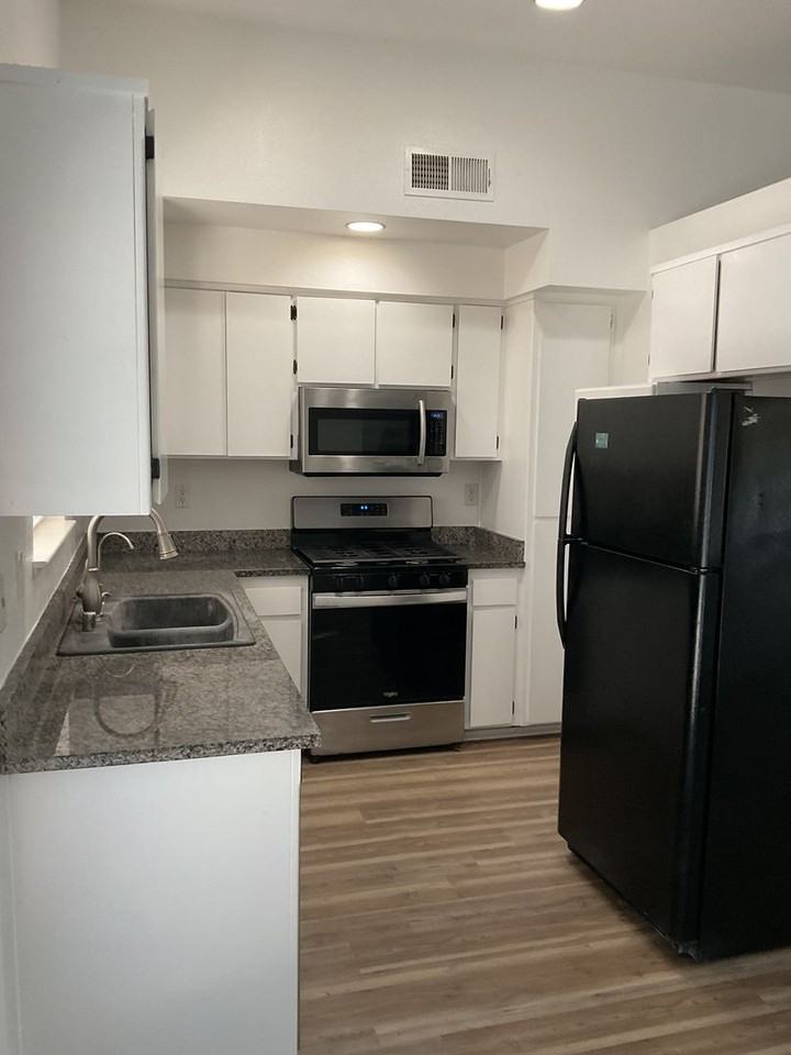 1068 Lupin Ave - Photo 2 of 42