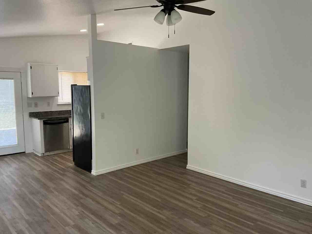 1068 Lupin Ave - Photo 4 of 42