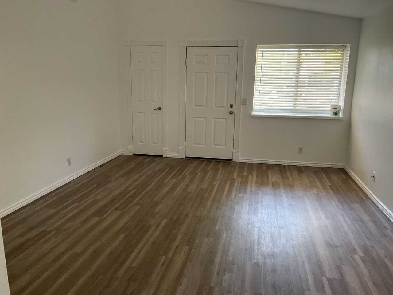 1068 Lupin Ave - Photo 5 of 42
