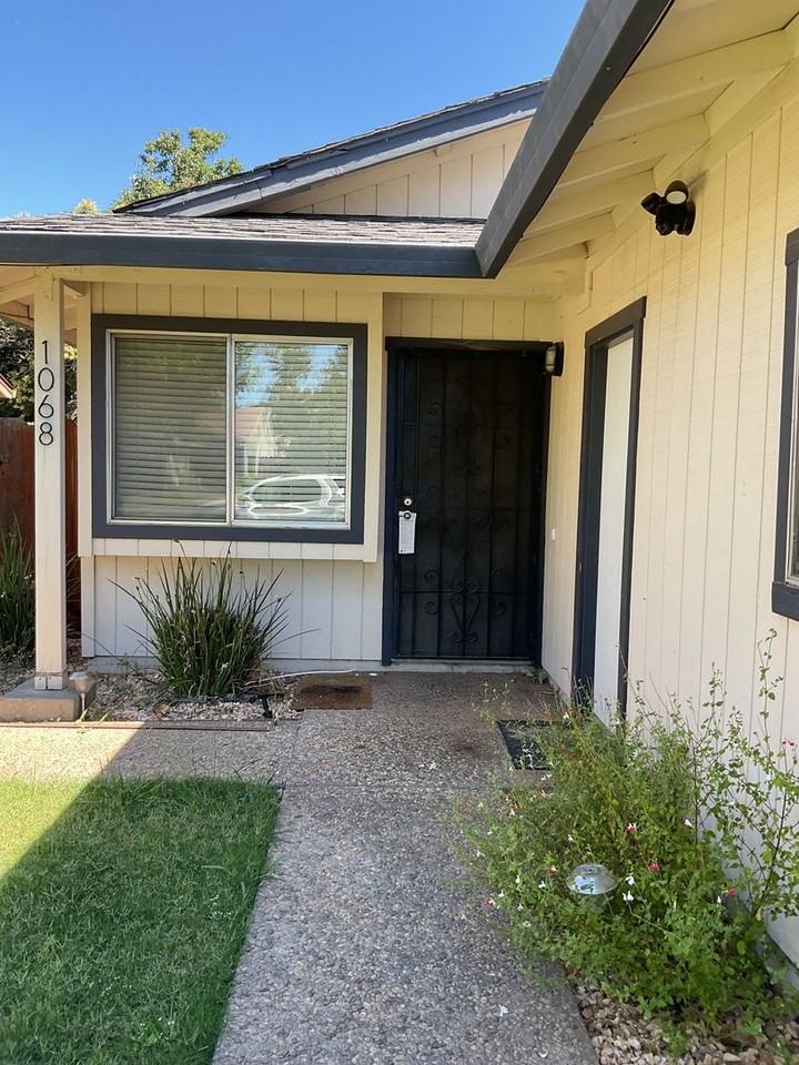 1068 Lupin Ave - Photo 6 of 42