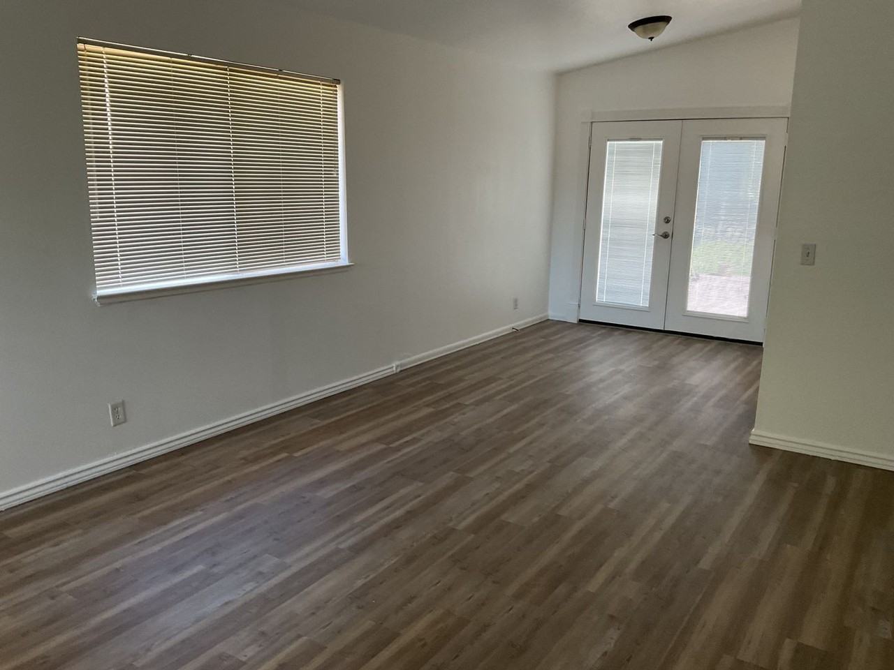 1068 Lupin Ave - Photo 7 of 42