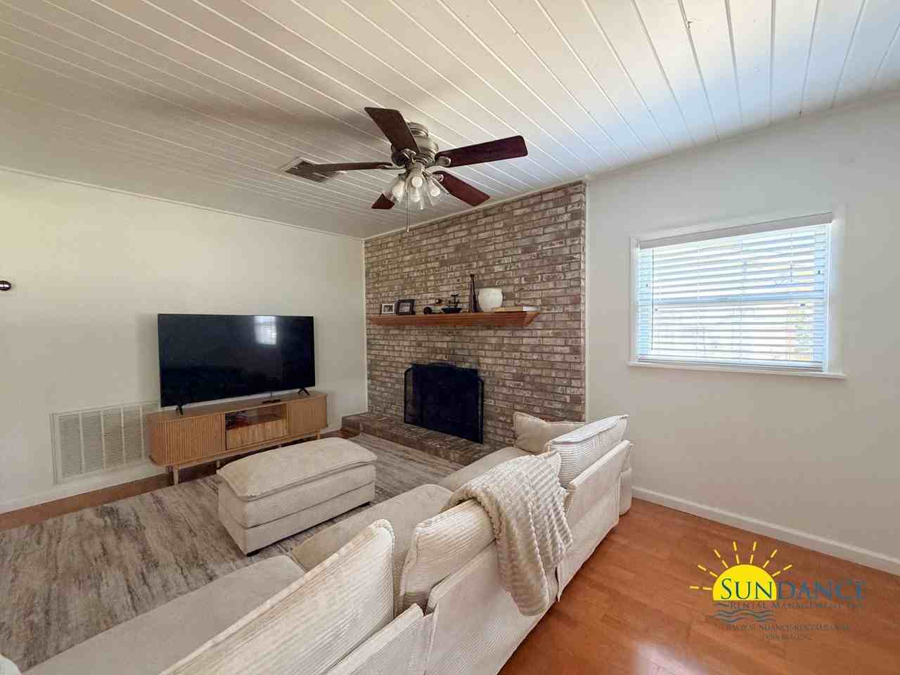 215 Moriarty St Nw - Photo 3 of 14
