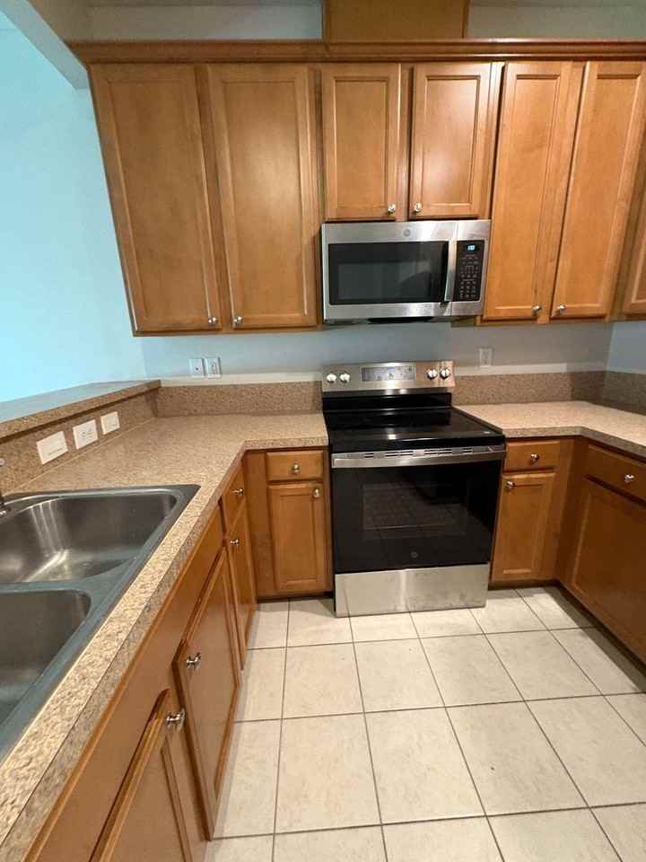 607 Crystal Way - Photo 3 of 26