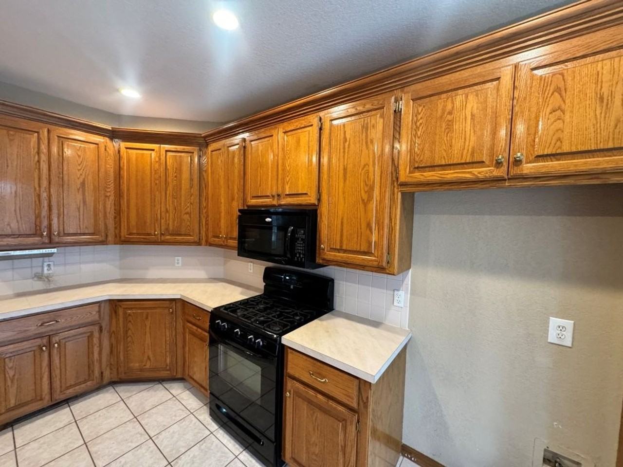 1340 Sw 121st St - Photo 5 of 21