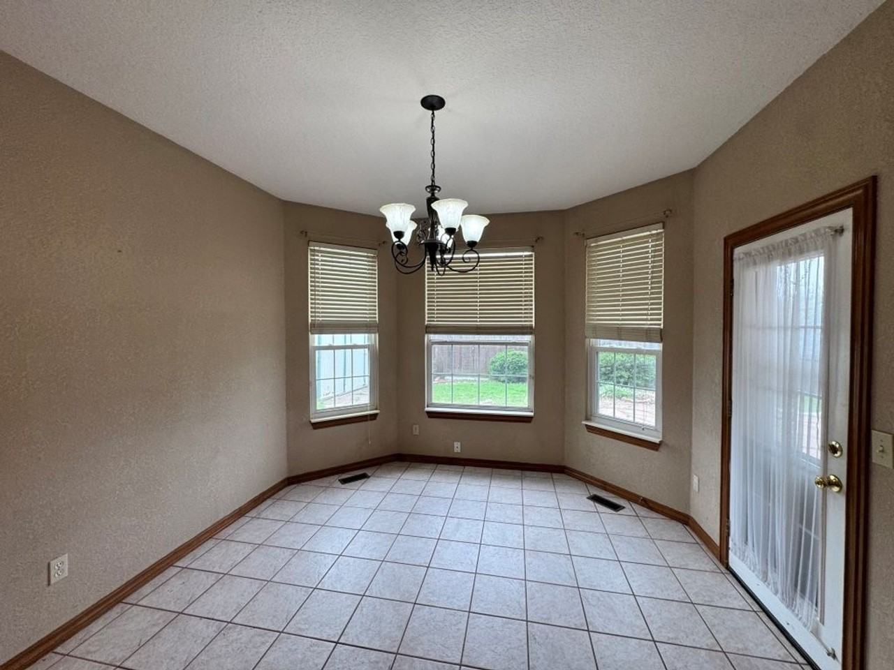 1340 Sw 121st St - Photo 6 of 21