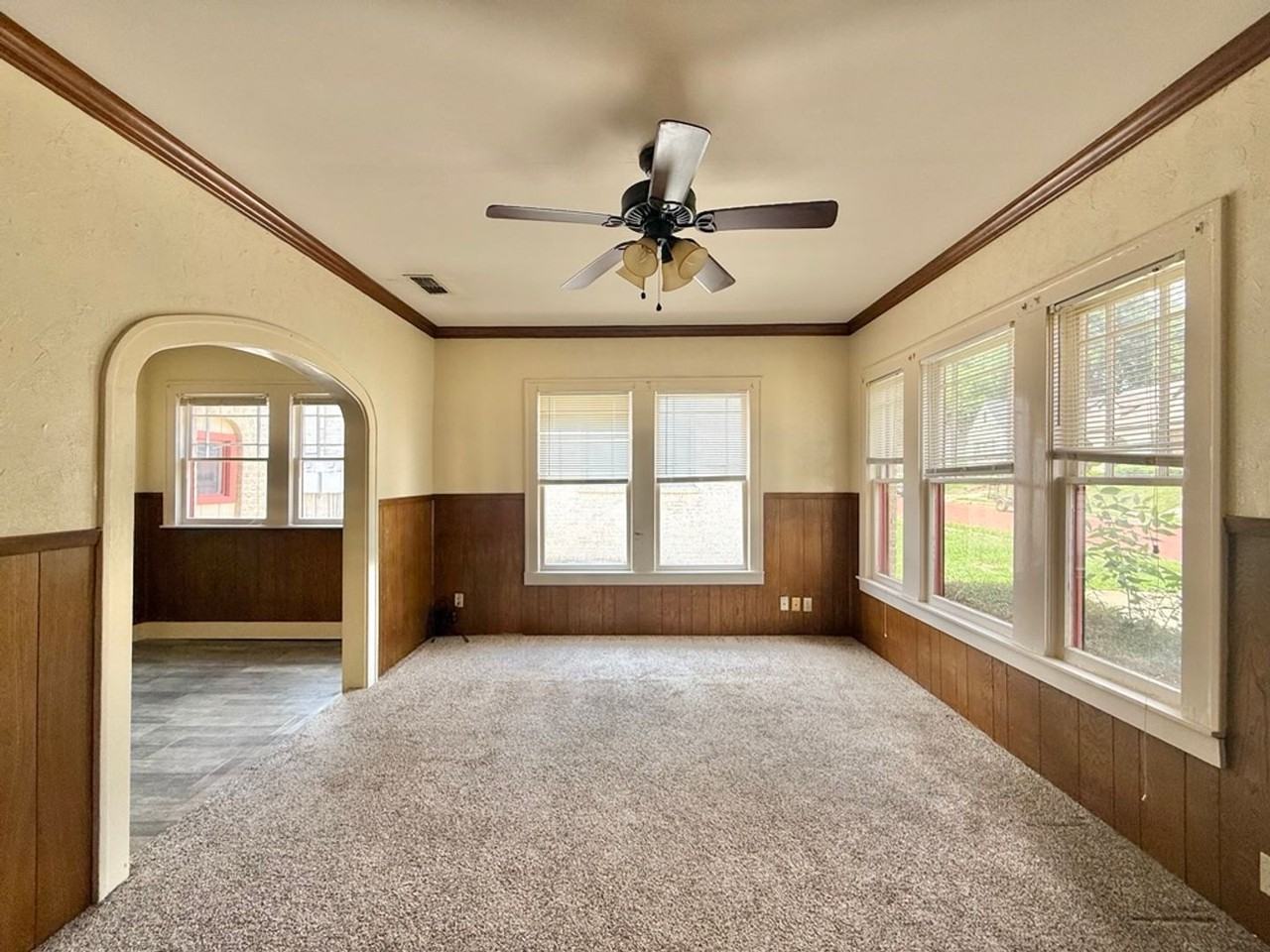 418 S Spring Ave - Photo 2 of 16