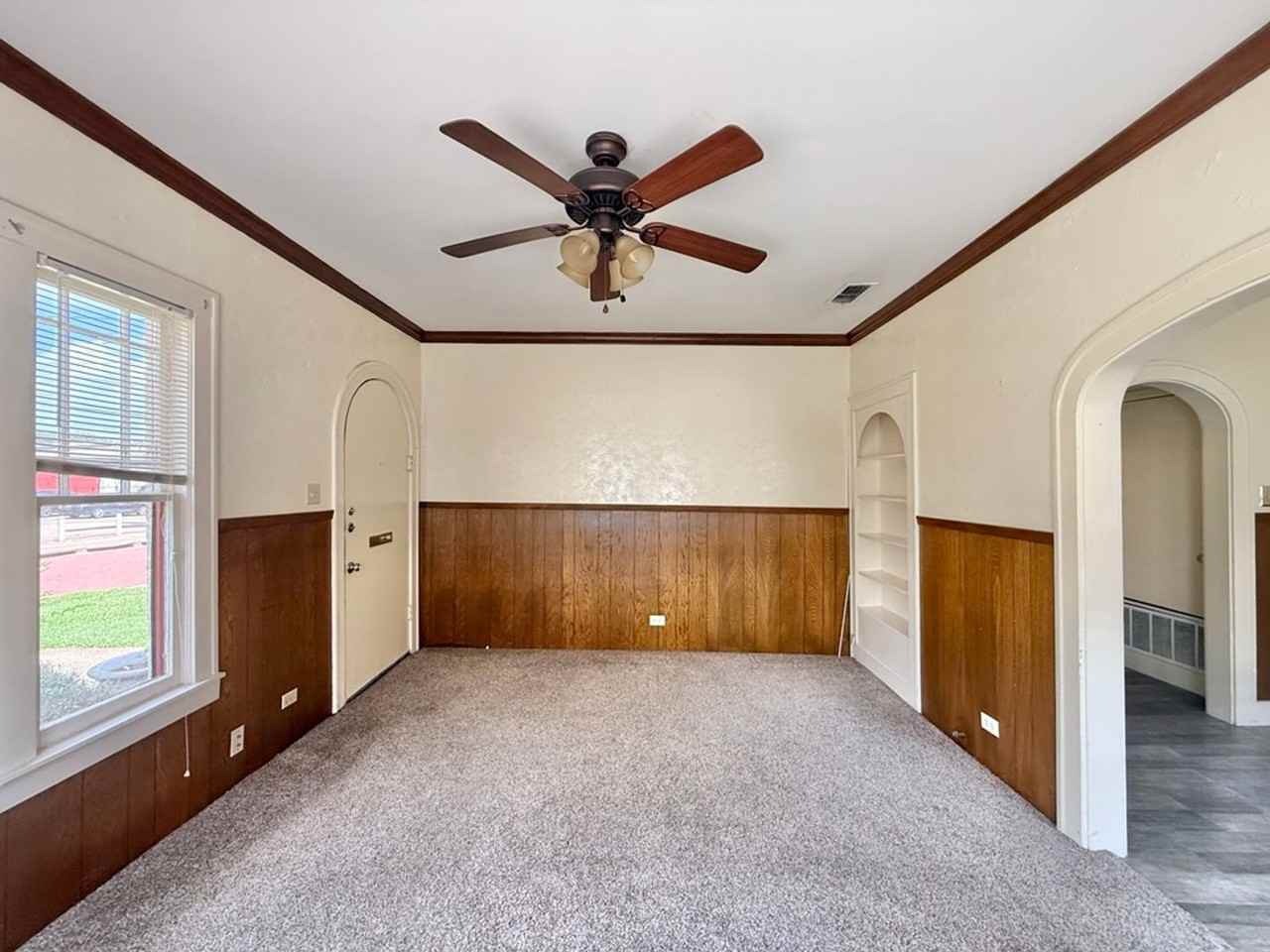 418 S Spring Ave - Photo 4 of 16