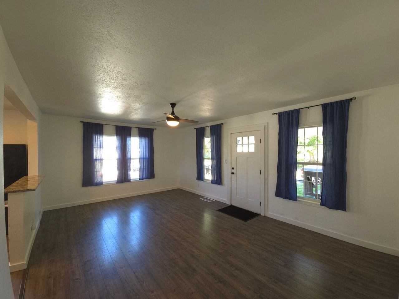 114 E Borah Ave - Photo 3 of 22